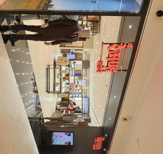 The Raymond Shop